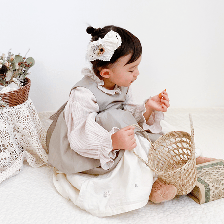 【出産祝いや各種ギフトにおすすめ！】ドレスエプロンBaby　シャンパンベージュ