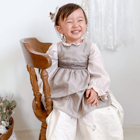 【出産祝いや各種ギフトにおすすめ！】ドレスエプロンBaby　シャンパンベージュ