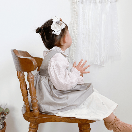 【出産祝いや各種ギフトにおすすめ！】ドレスエプロンBaby　シャンパンベージュ