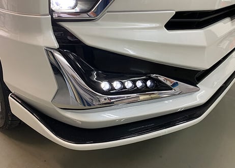 ランドクルーザープラド・１５０系 後期（２０１７年以降）モデリスタスポイラー専用ＬＥＤデイランプパネル　塗装済み品