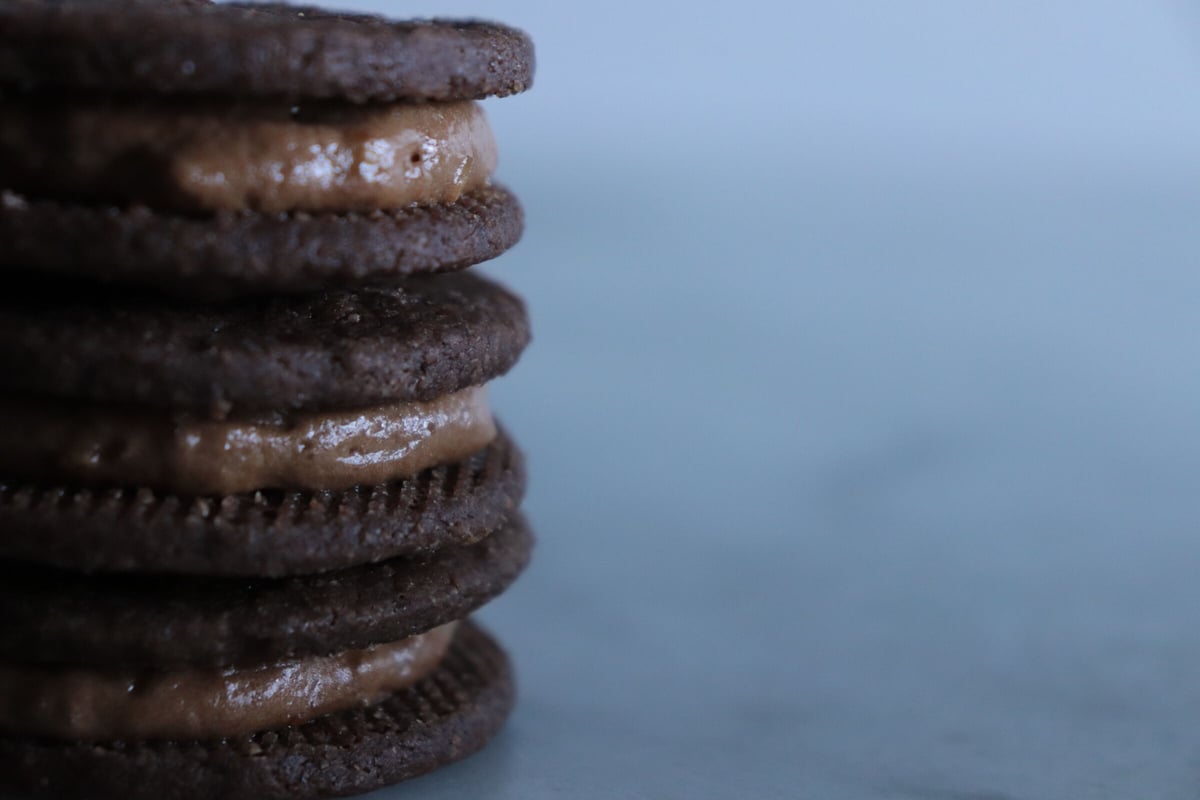 バターサンド ダークチョコレート味 4個入り（book箱入） | C'est