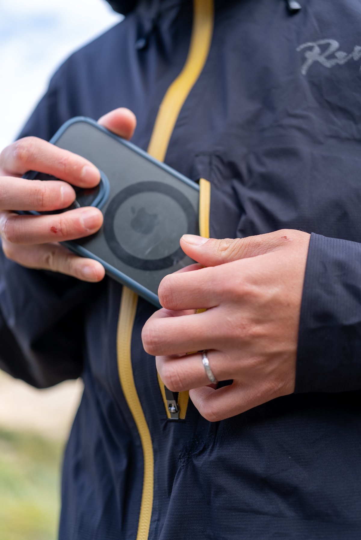 希少！オレゴン・トレイル記念 PERTEX® SHIELD AIR Hawk Jacket Black×Inaho Gold