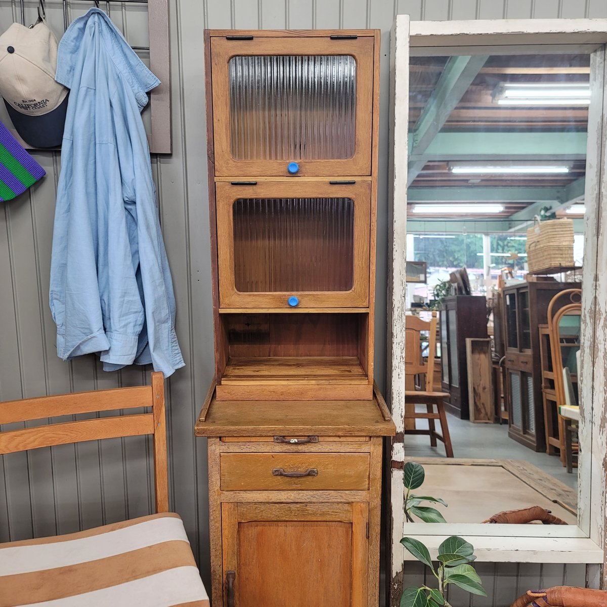 パタパタ扉の収納棚 | 古家具/雑貨ノ壱に堂