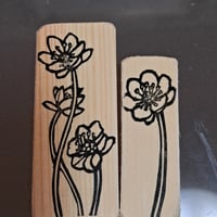 ユキワリソウのスタンプ　取っ手つき　手彫り　消しゴムはんこ