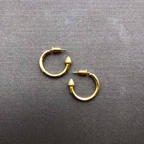gold narrow p twist pierce (両耳)