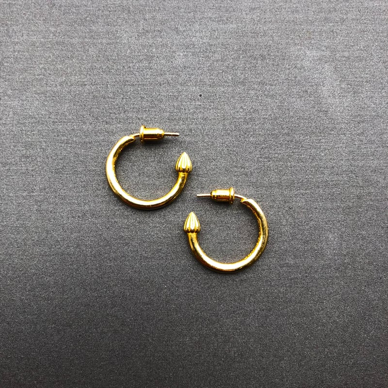 gold narrow p twist pierce (両耳) | AG STERLNG S