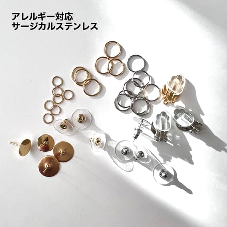 TINY MOTIF STUD×GOLD ピアス/イヤリング