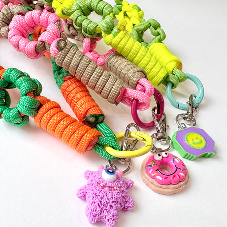 PARACORD  FLOWER HAND STRAP