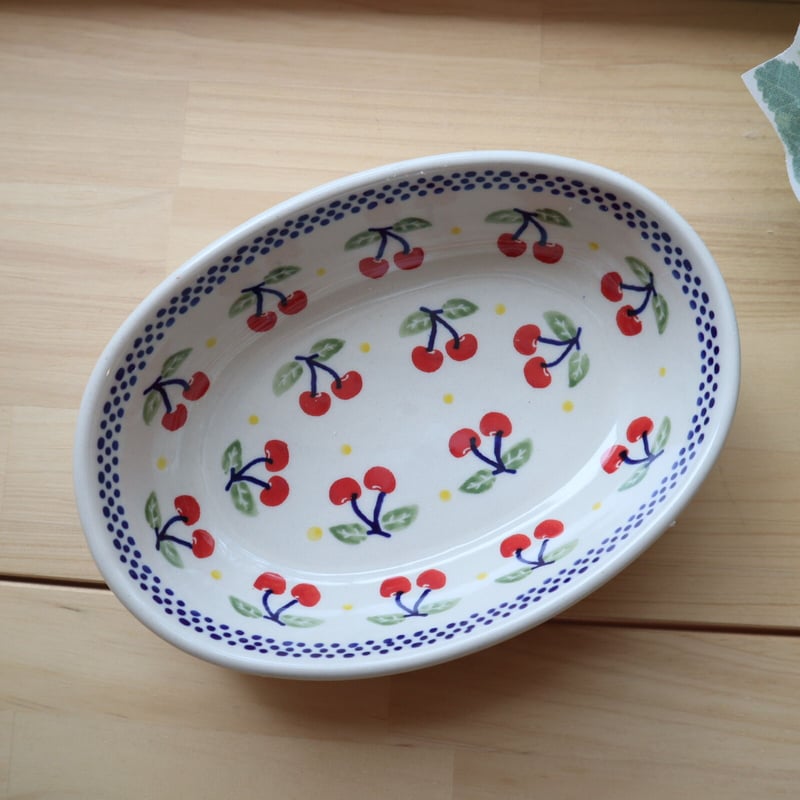 グラタン皿（さくらんぼ）マヌファクトゥラ | colorful