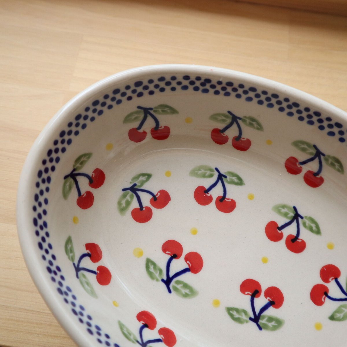 グラタン皿（さくらんぼ）マヌファクトゥラ | colorful
