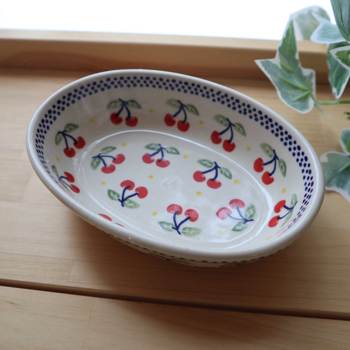 グラタン皿（さくらんぼ）マヌファクトゥラ | colorful