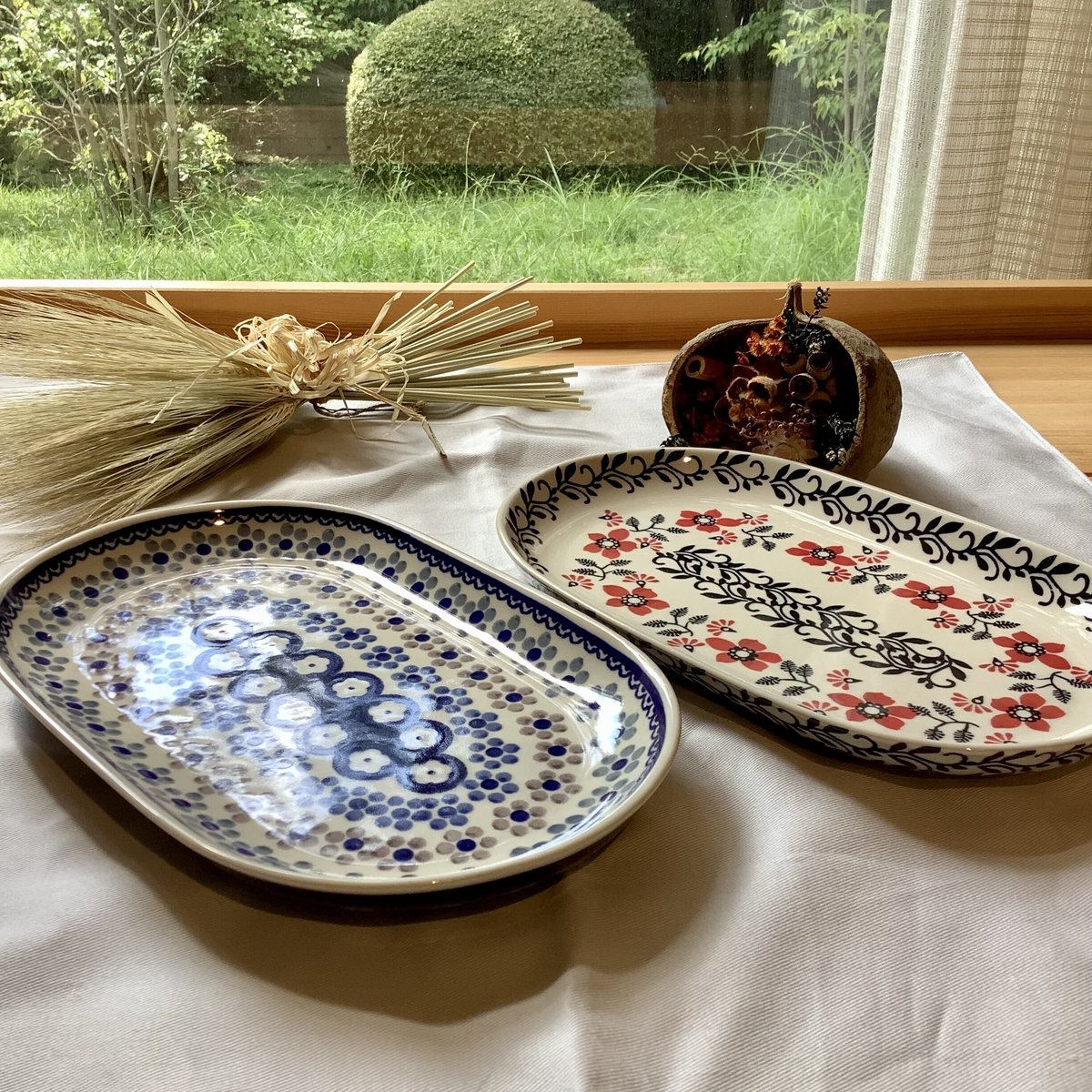 オーバルプレート（水色＆グレーの花）マヌファクトゥラ | colorful