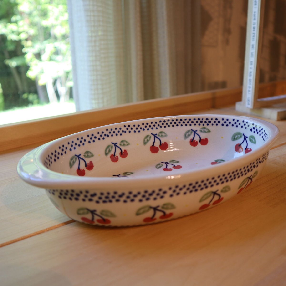 グラタン皿 M（さくらんぼ）マヌファクトゥラ | colorful