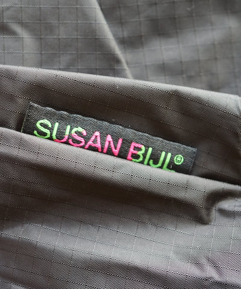 スーザンベル / 折り畳めるバックパック Black & Black【Recollection