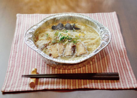 本格さつま黒豚ラーメン（冷凍麺／アルミ鍋入り）