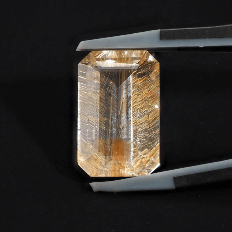 金色の針状インクルージョンが華やかに輝く】 リモナイトイントパーズ 金色の針状インクルージョンが華やかに輝く】 リモナイトイントパーズ