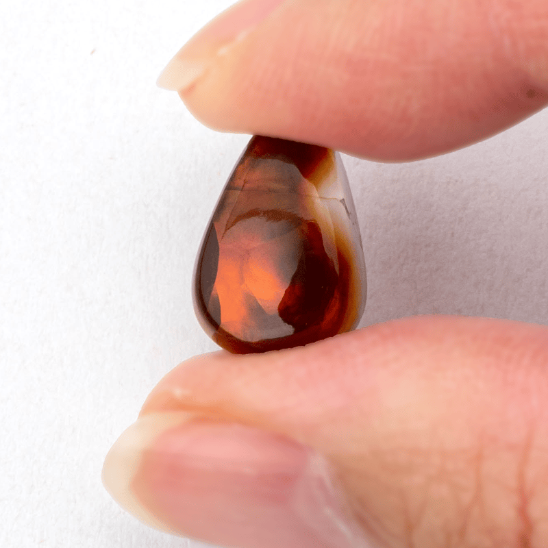 輝く神秘的な神秘的なイリデッセンス】ファイアアゲート 4.67ct | まる 