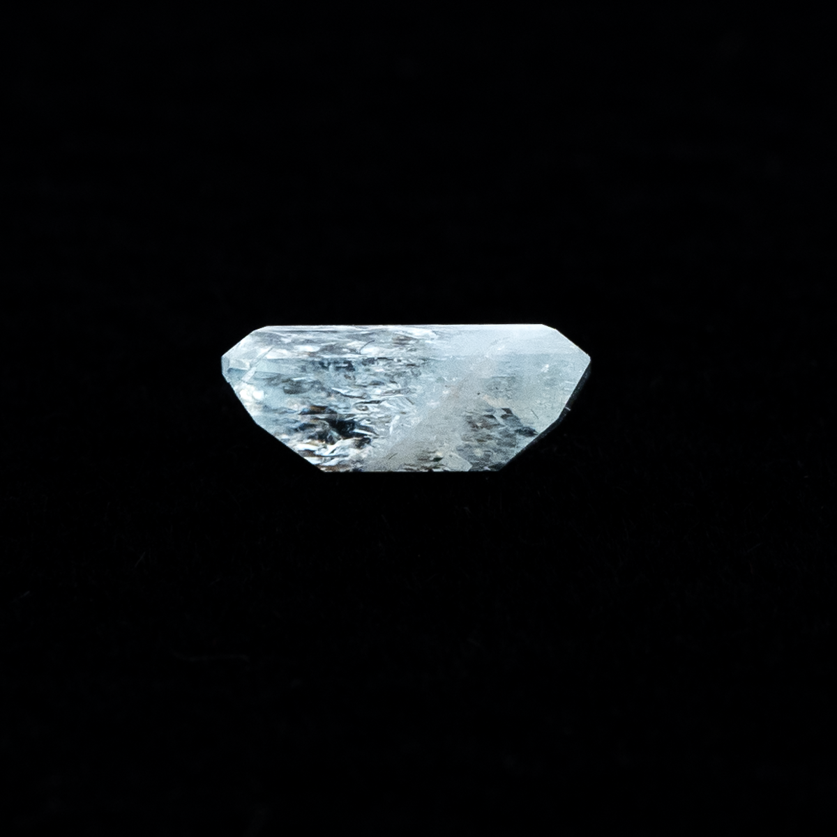 虹色にきらめく極上アクア】レインボーアクアマリン 1.85ct | まるむ商会