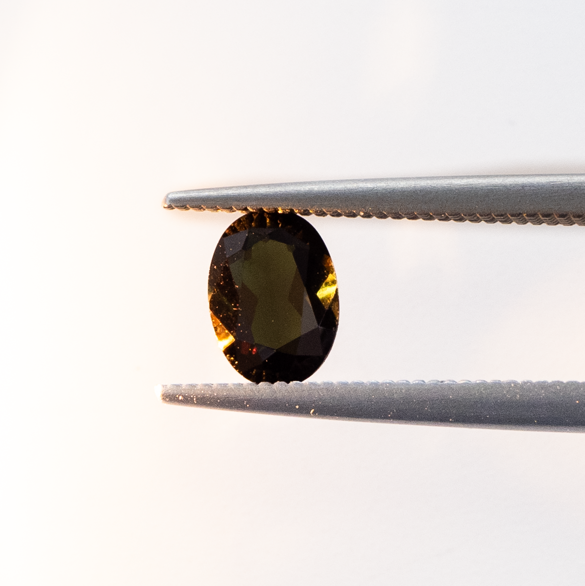 レアな輝きに目を奪われる】 カラーチェンジトルマリン 0.80ct