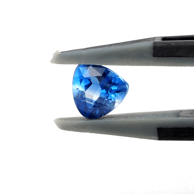 バイカラーが美しいファセット】カイヤナイト 0.85ct | まるむ商会