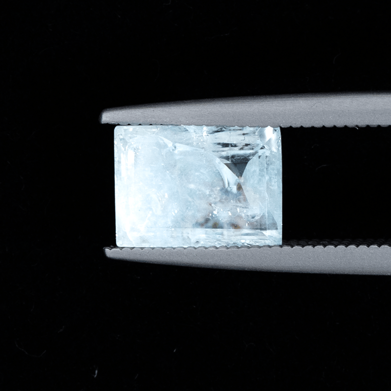 マリン1号　超レアなアイボリー　完動品 虹色にきらめく極上アクア】レインボーアクアマリン 1.85ct