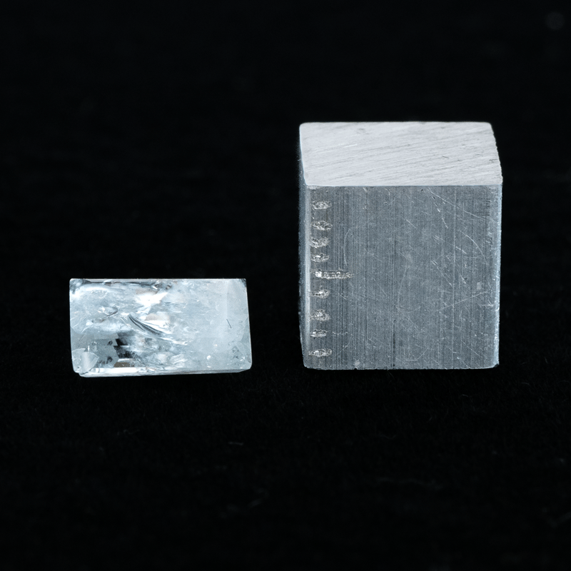 虹色にきらめく極上アクア】レインボーアクアマリン 1.85ct | まるむ商会