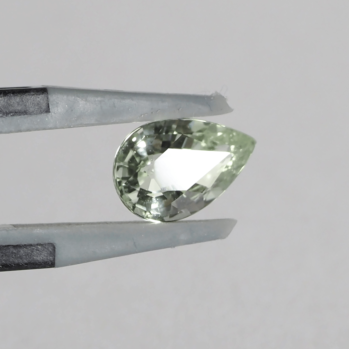 大粒ミントベリル 希少なミントグリーンの発色】バナジウムクリソベリル 1.4ct