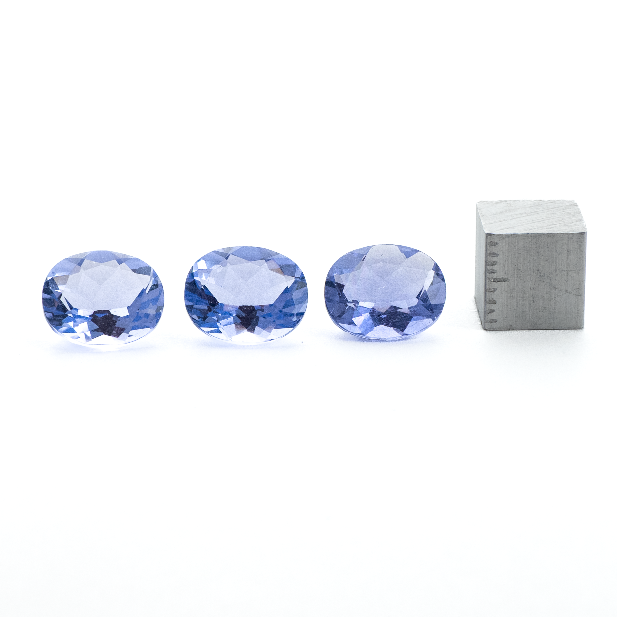 光で色が変わる不思議な石】カラーチェンジフローライト 5.3~5.94ct
