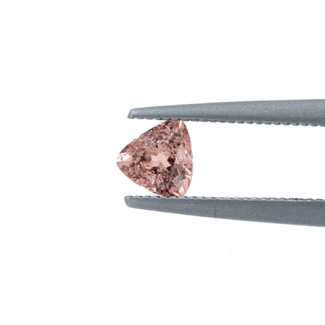 【光によって石の色が変わる】カラーチェンジガーネット 0.65ct