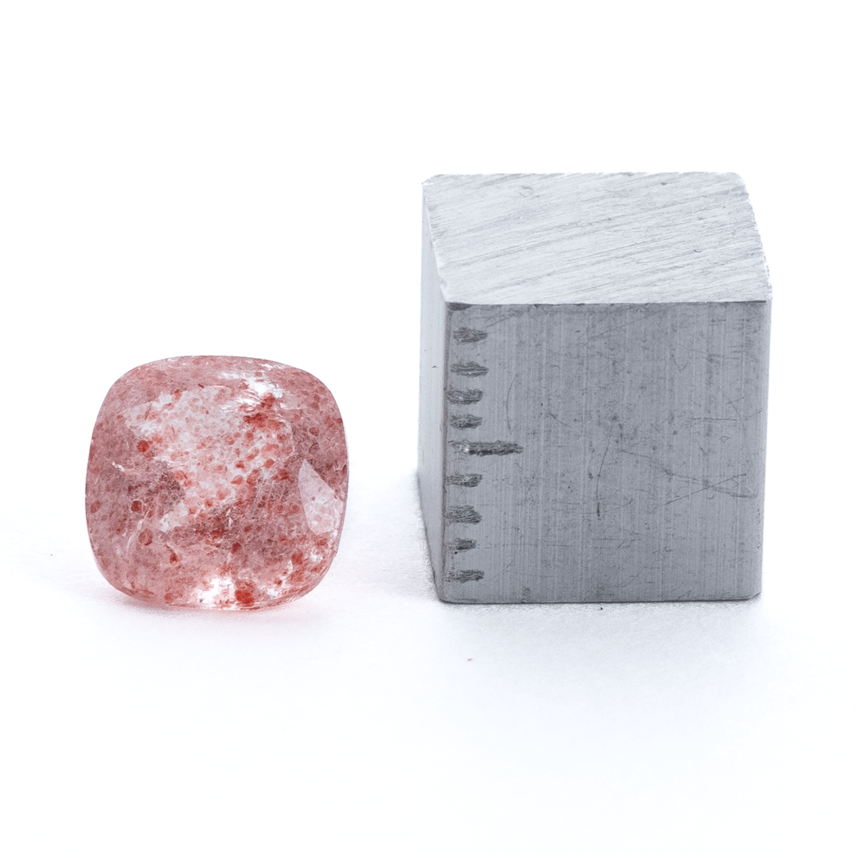 赤い内包物が可愛い石】ストロベリークォーツ 2.1ct | まるむ商会