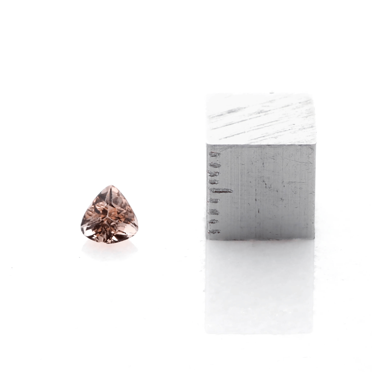 美しいオレンジピンクの宝石】インペリアルトパーズ 0.6ct | まるむ商会