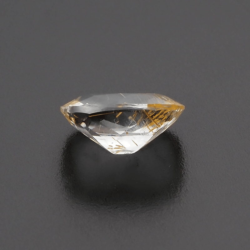 金色に輝くインクルージョンが華やか！】 針入りトパーズ 5.73ct