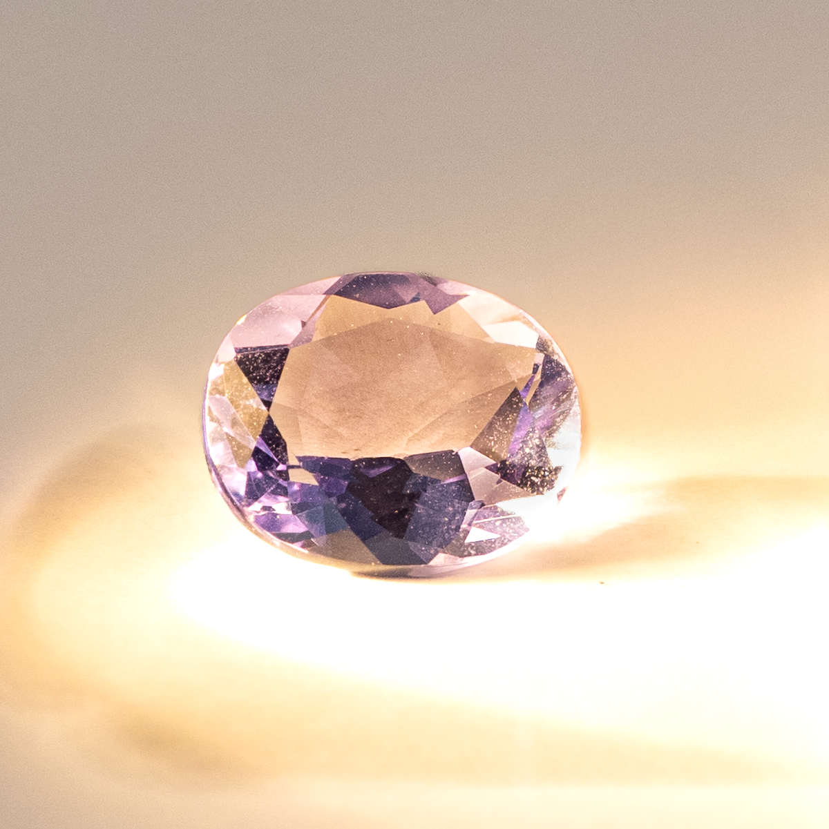 光で色が変わる不思議な石】カラーチェンジフローライト 5.3~5.94ct