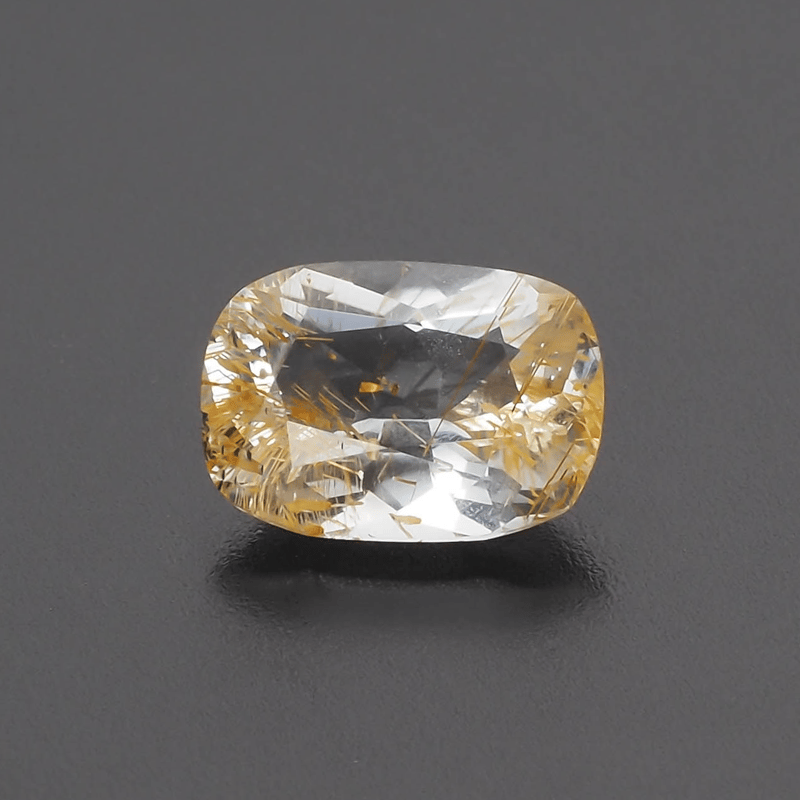 金色に輝くインクルージョンが華やか！】 針入りトパーズ 5.73ct