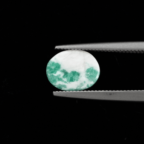 【色彩のコントラストが美しい希少石】　エメラルドインクォーツ 1.38ct