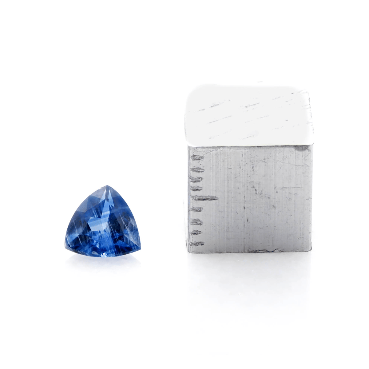 バイカラーが美しいファセット】カイヤナイト 0.85ct | まるむ商会