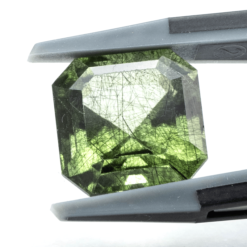 希少!針状インクルージョンが美しい】 ルチルペリドット 7.60ct 希少!針状インクルージョンが美しい】 ルチルペリドット 7.60ct