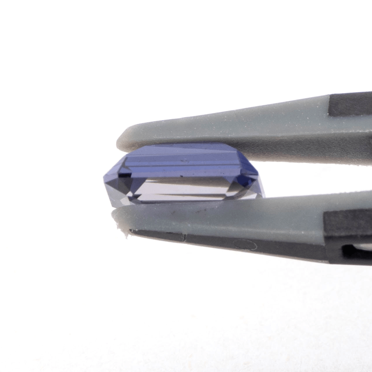 澄んだ菫色に輝く多色性の石】アイオライト 1.17ct | まるむ商会