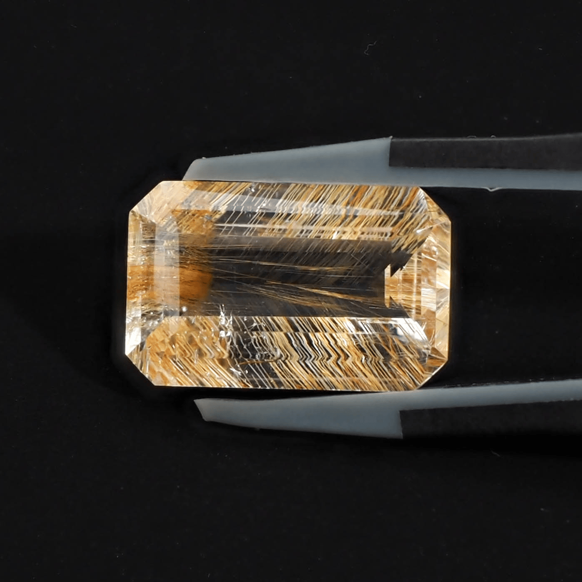 金色の針状インクルージョンが華やかに輝く】 リモナイトイントパーズ