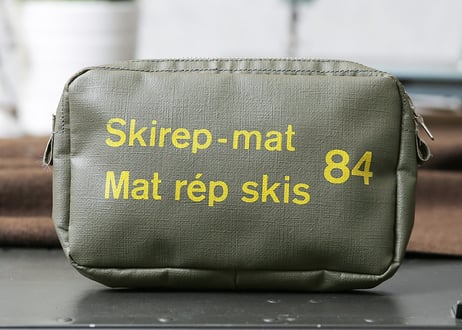 【Military】新品 デッドストック スイス軍 レタリング プラスチックポーチ