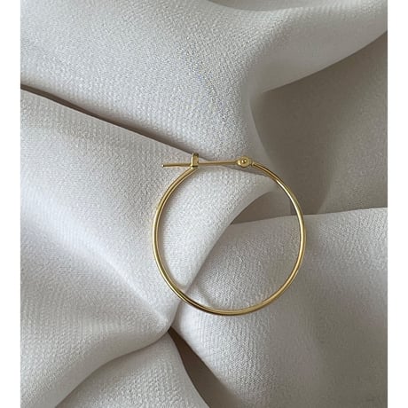 18k classic hoop pierce