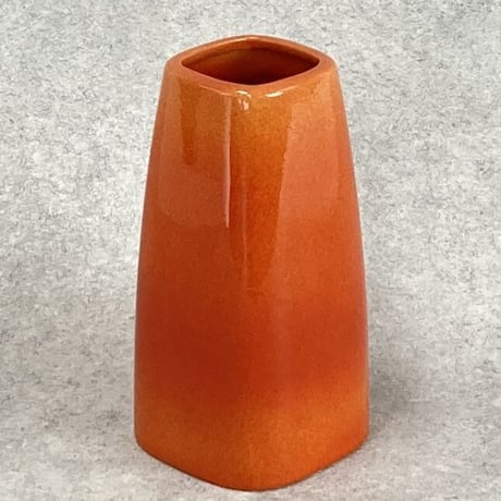 レッドオレンジ RED ORANGE  存在感    スクエア型  フラワーヴェース 開口部□7cm H19cm（450-446）