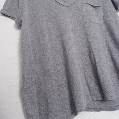 UNIIQUE CUTTING V-NEXK TEE