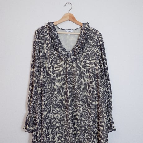 V-NECK BLOUSE