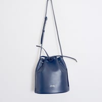 ANNE  LEATHER SMALL BUCKET BAG/NAVY