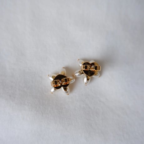 PEAL FLOWER PIERCE