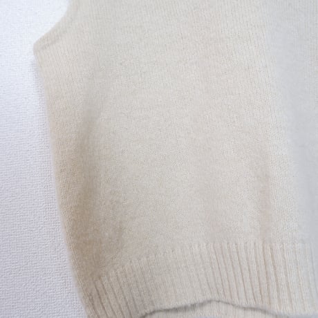 V NECK KNIT VEST