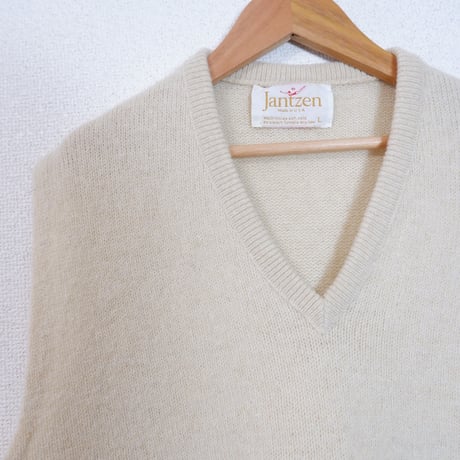 V NECK KNIT VEST
