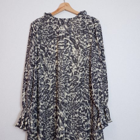 V-NECK BLOUSE