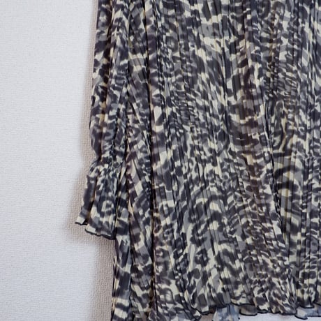 V-NECK BLOUSE